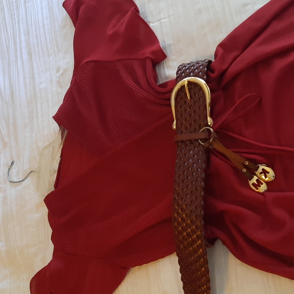 MICHAEL KORS Woman Leather Belt size 6,Genuine BONDED Leather. Keychain on belt.